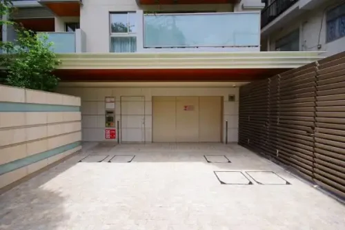 プレミスト代々木公園パークフロント駐車場イメージ