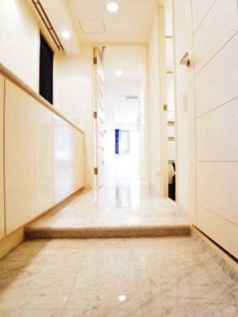 ファミールグランスイートTHE赤坂 (玄関)イメージ ファミールグランスイートTHE赤坂 (玄関)イメージ