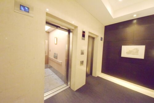 エレベーターホール (内装)