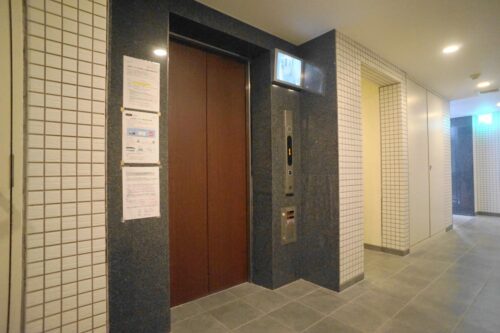 コンフォリア市谷薬王寺(旧：パークアクシス市谷薬王寺)エレベーターホール (内装)イメージ