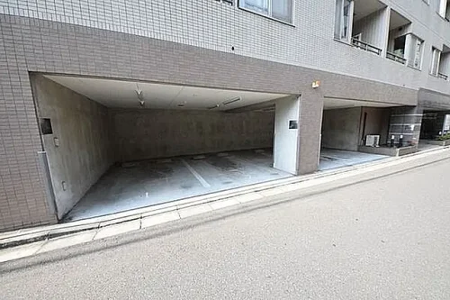 コンフォリア芝公園敷地内駐車場イメージ