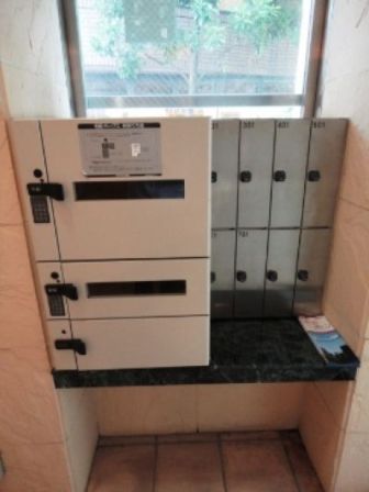 ユニデン南青山レジデンス(旧コンフォリア南青山DEUX)メールBOX,宅配BOXイメージ ユニデン南青山レジデンス(旧コンフォリア南青山DEUX)メールBOX,宅配BOXイメージ